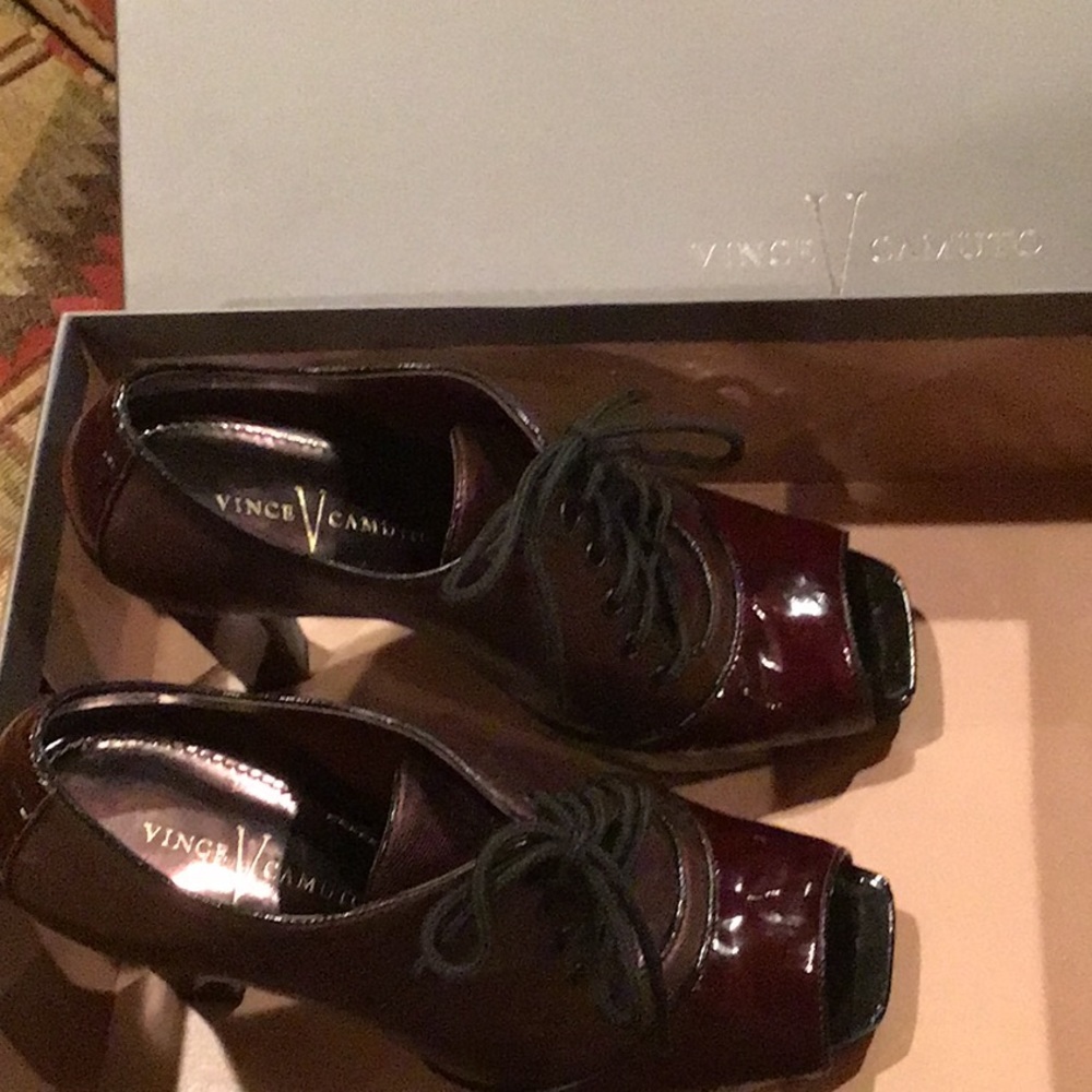 Vince Camuto Berry/Raisin gorgeous peep toe Booties